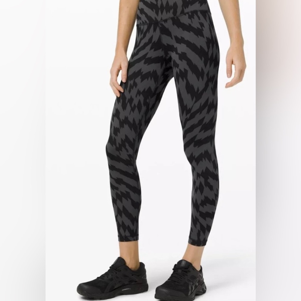 Lululemon Zigzag black pattern leggings - size 6.